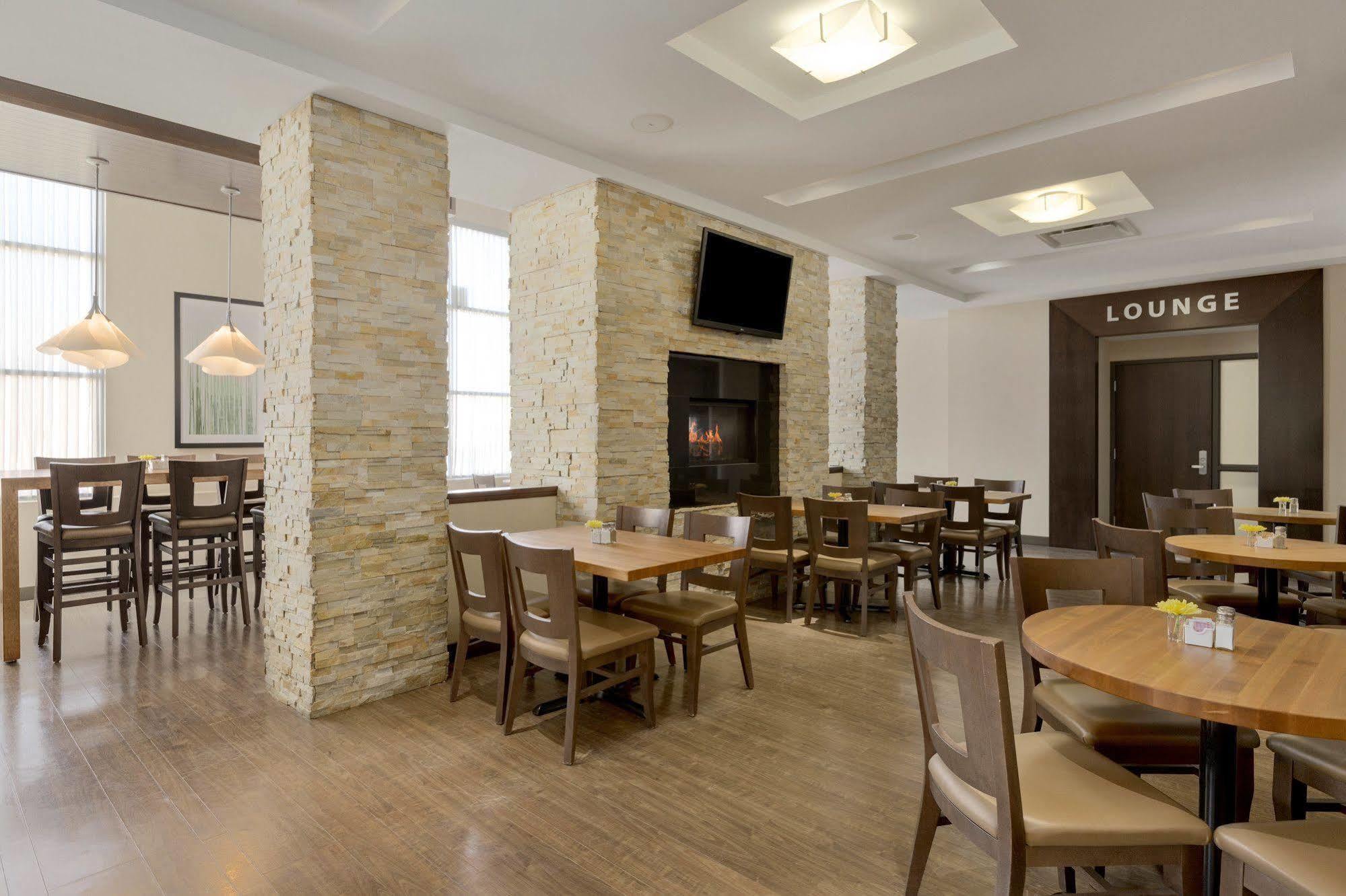 Best Western Plus Edmonton Airport Hotel Leduc Exterior foto